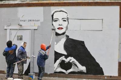 В Петербурге оперативно закрасили граффити с осужденной на 11 лет Марией Колесниковой