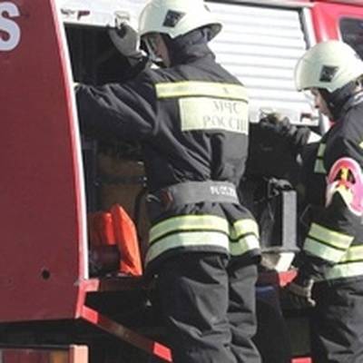 Спасатели ликвидировали сильный пожар в офисном здании в центре Магадана