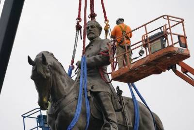 В США снесли памятник командующему армии Конфедерации