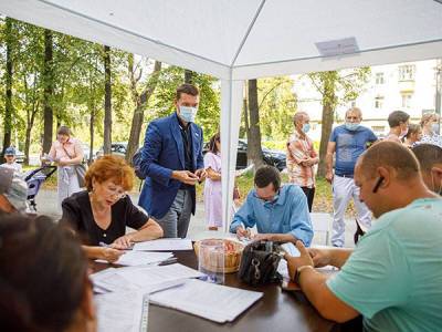Благодаря дворовой вакцинации, от коронавируса привились уже 7000 екатеринбуржцев