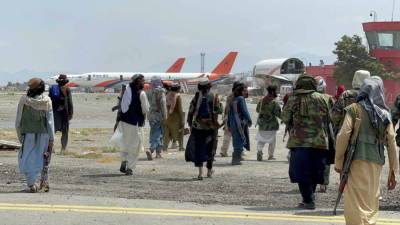 Reuters: талибы* готовы выпустить из Афганистана 200 граждан США и других стран