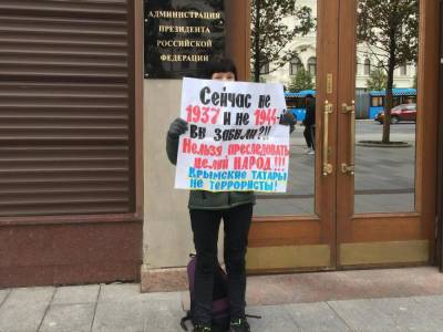 В Москве активисты вышли на одиночные пикеты в поддержку крымских татар, их задержали - gordonua.com - Москва - Россия - Украина - Крым - Sander