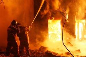 На СТО под Киевом произошел пожар со взрывом. ВИДЕО