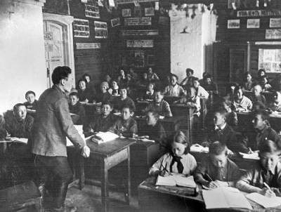 Почему Сталин сделал школьное образование в СССР платным