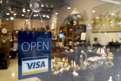 Visa собралась поднять комиссии за оплату картами в магазинах