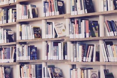 В Смоленске ране судимый гражданин пытался украсть для себя книги из магазина