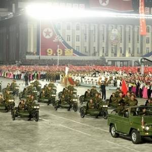 В Северной Корее состоялся ночной военный парад. Фото