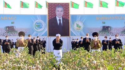 В Туркменистане стартовал сбор хлопка. Передовиков простимулировали подарками (фото)