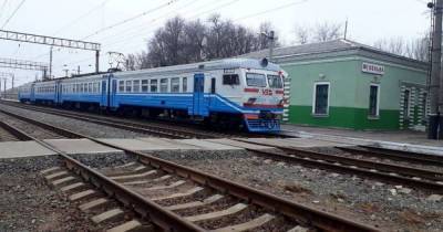 Боевики обстреляли железнодорожную станцию: Укрзализныця ограничила движение поездов в зоне ООС