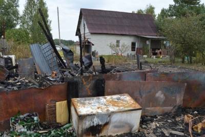 Ночью в Старожиловском районе Рязанской области сгорел сарай