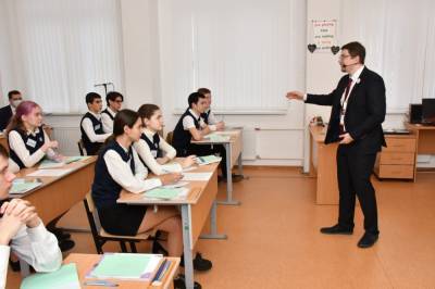 Заслуженный учитель РФ предложил объединять школьные занятия в пары – Учительская газета