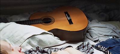 Гитара пленила душу жительницы Карелии, укравшей музыкальный инструмент у друзей