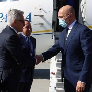 Украинский премьер прибыл в Польшу с визитом