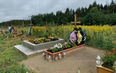 На огородах Львовской области начали хоронить умерших от COVID-19