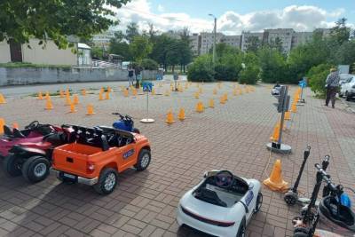 «Юный водитель»: маленькие ленинградцы учат ПДД на автоплощадках