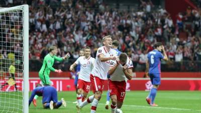 Польские болельщики освистали английских футболистов за преклонение колена перед матчем в Варшаве