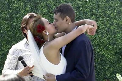 20-летний жених узнал о скорой смерти и сыграл свадьбу со школьной любовью