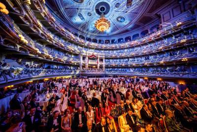 Ярославцев приглашают окунуться в атмосферу Дрезденского оперного бала в Санкт-Петербурге