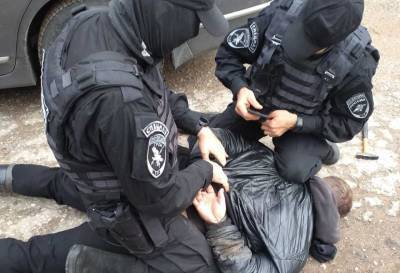В Тверской области спецназ задерживал «закладчика» с крупной партией наркотика