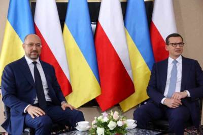 Шмыгаль встретился с премьером Польши в рамках Экономического форума