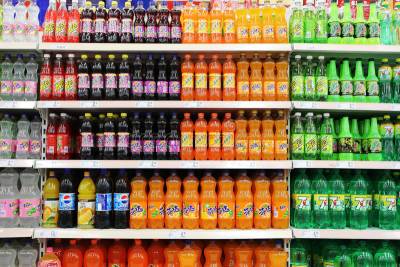 В украинских супермаркетах обнаружили опасный для жизни напиток: как он выглядит
