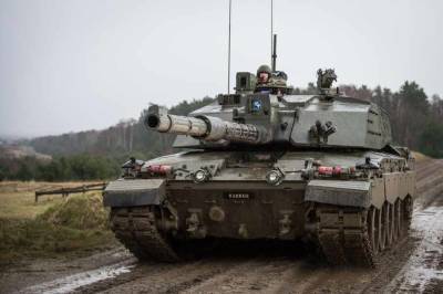 Британцы перебросили в Эстонию тяжелые танки и вооружение