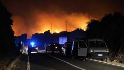 В Испании вспыхнул масштабный лесной пожар, сотни людей эвакуировали