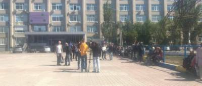 В Северодонецке собрали митинг и требовали отставки Гайдая и проведения выборов
