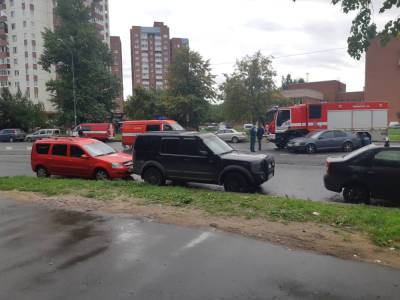 На юге Петербурга участником ДТП стала пожарная машина