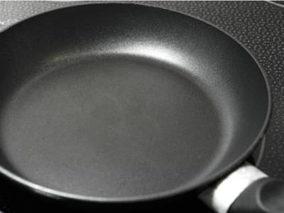 Диетолог рассказала о «токсичной» посуде, которая мешает похудеть