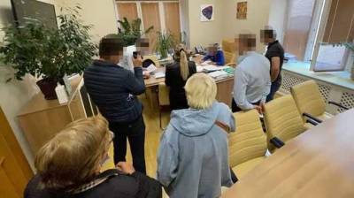 Департаменты КГГА обыскивают по делу о незаконной передаче земельных участков в центре Киева