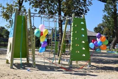 В Ивнянском районе открыли новую детскую площадку