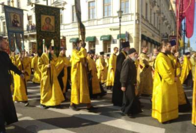 Из-за пандемии в Петербурге отменили традиционное шествие с мощами Александра Невского