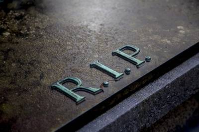 В Аргентине на еврейском кладбище было разбито более 100 надгробий и мира