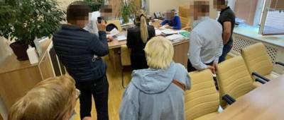 Прокуратура проводит обыски в департаментах КГГА по факту незаконной передачи земли в центре Киева