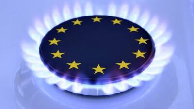Цены на газ в Европе снизились до 800 долларов