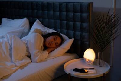 Привычка спать со светом приводит к серьезным последствиям для здоровья