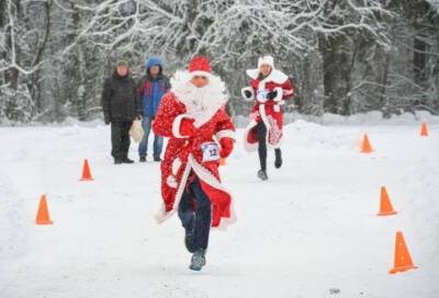 1 января в Сосновом Бору состоится костюмированный забег с Дедами Морозами и Снегурочками