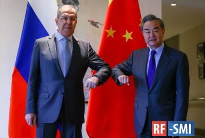 Глава МИД Китая поздравил Сергея Лаврова с Новым годом