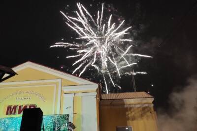 Тамбовчане проводили 2021 год праздничным шоу и фейерверками