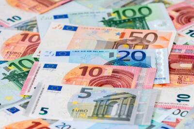 Единым банкнотам и монетам Европы исполняется 20 лет на Новый год и мира