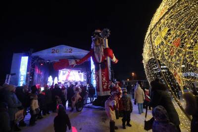 Самый большой Дед Мороз - в Ульяновске. Где повеселиться горожанам в праздники