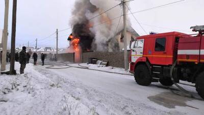 Четверо взрослых и ребенок погибли при пожаре в частном доме под Иркутском