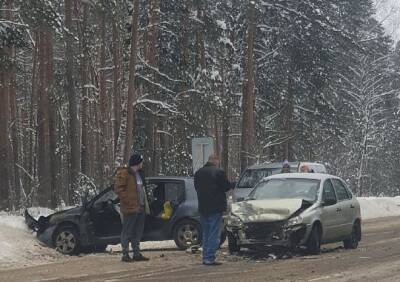 При лобовом столкновении легковушек в Касимове пострадала женщина-водитель