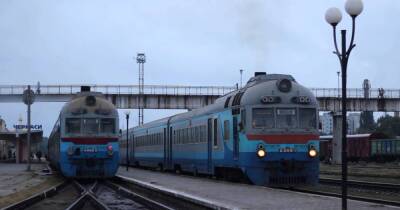 В Украине перед Новым годом сломался самый медленный поезд (видео)