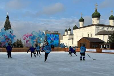 Утро 1 января в астраханском кремле началось с хоккея