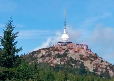 На горе Йештед в Чехии горит лес: видео