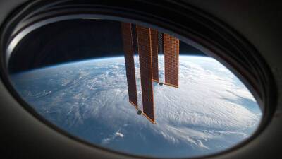 Первая коррекция орбиты МКС в 2022 году пройдет 12 января