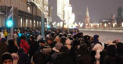 Врач высказался о толпе людей на Красной площади в новогоднюю ночь