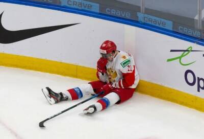 Молодежную сборную России по хоккею сняли с самолета из-за отказа надеть маски и пьянства